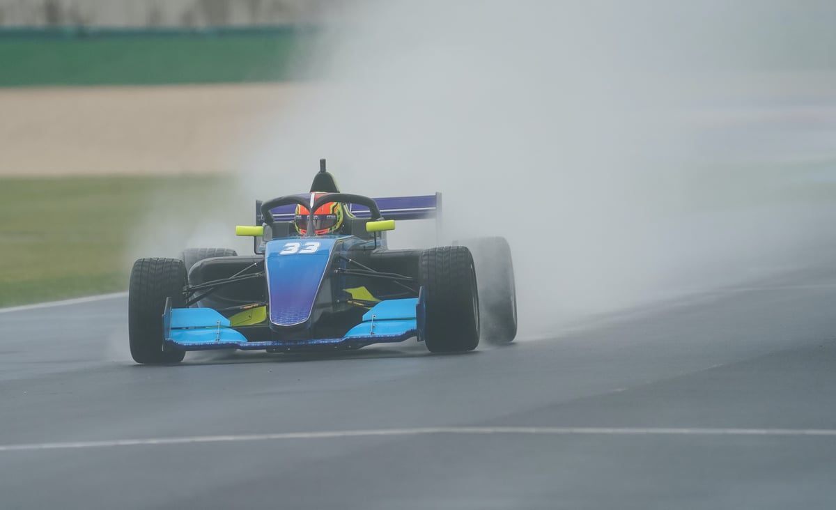 Gillian Henrion - Ère Monoplace F4 et FRECA sous la pluie